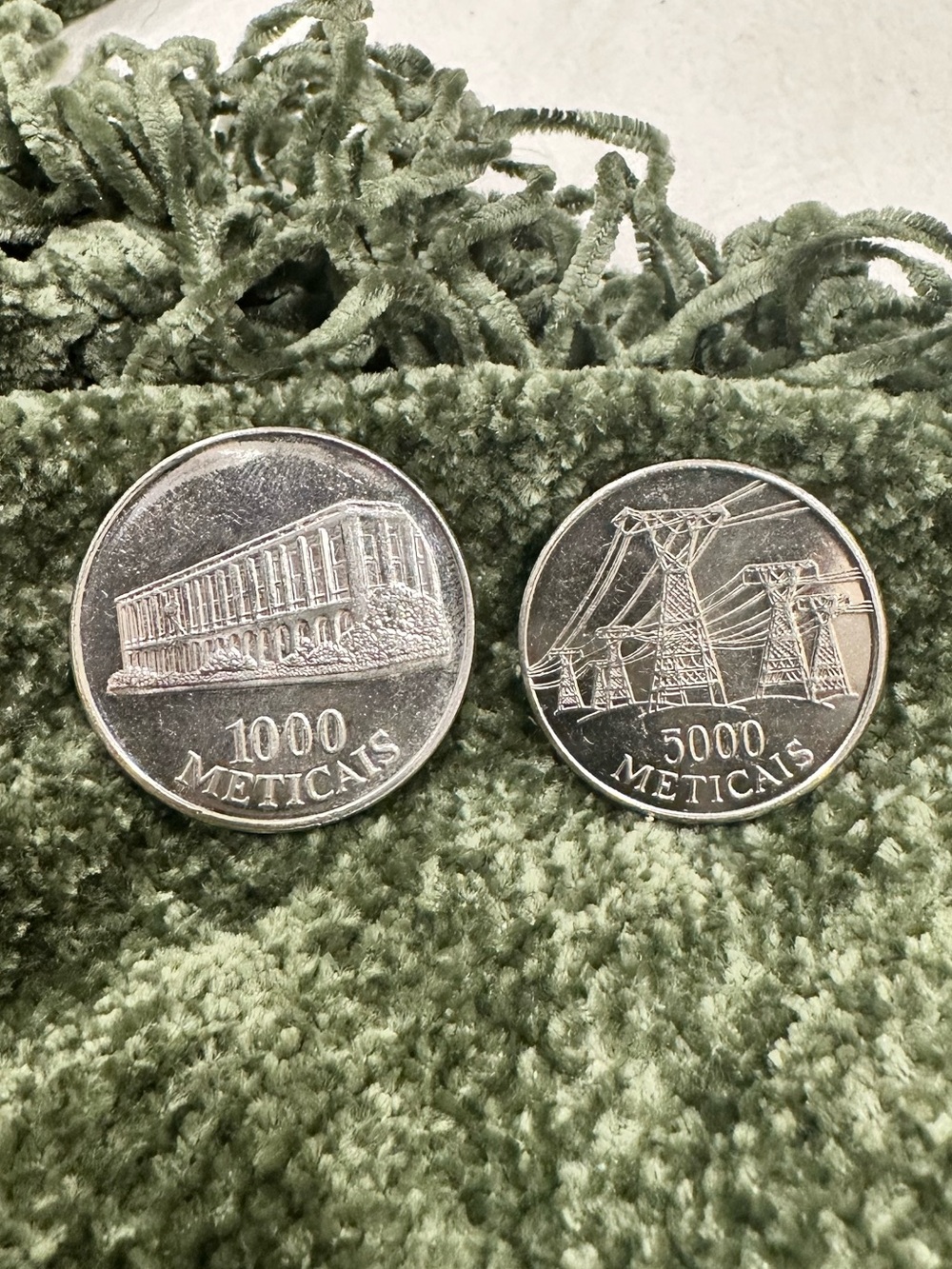 2 Vintage Collectible World Currency Coin Set | 
(1994/1998) Mozambique Meticais